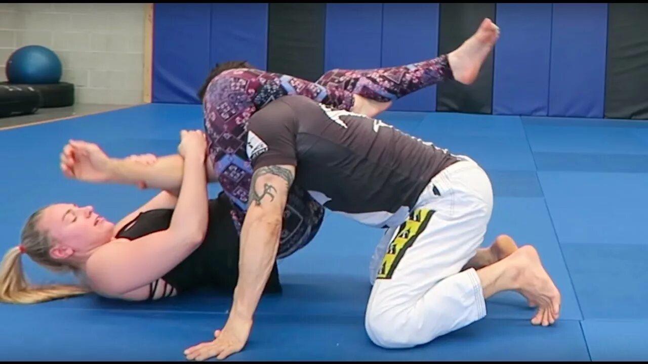 Дженни чех грегг wrestling. Headscissors killfoot choke. Foot choke. Fightpulse victory pose calipso. Удушающий прием ногами женщины.