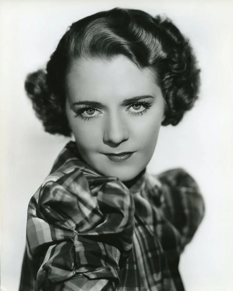 Ruby Keeler. Ruby Keeler ( 25 августа 1909 - 28 февраля 1993). Руби килер актриса танцовщица.