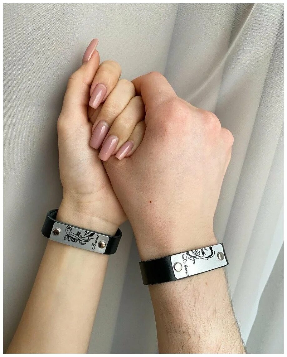 Парные браслеты с гравировкой. Парные браслеты для влюбленных с гравировкой. Парные каучуковые браслеты. Гравировка на браслетах для двоих. Парные браслеты для влюбленных с гравировкой.