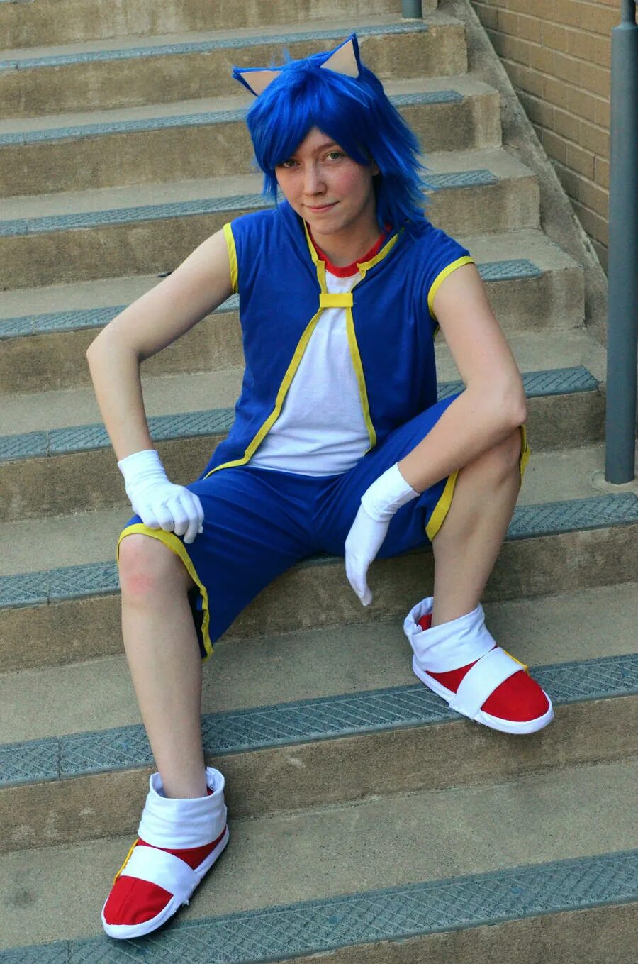 Sonic cosplay. Косплей Соник бум. Костюм Соника. Косплей на Соника. Соник костюмы косплей.