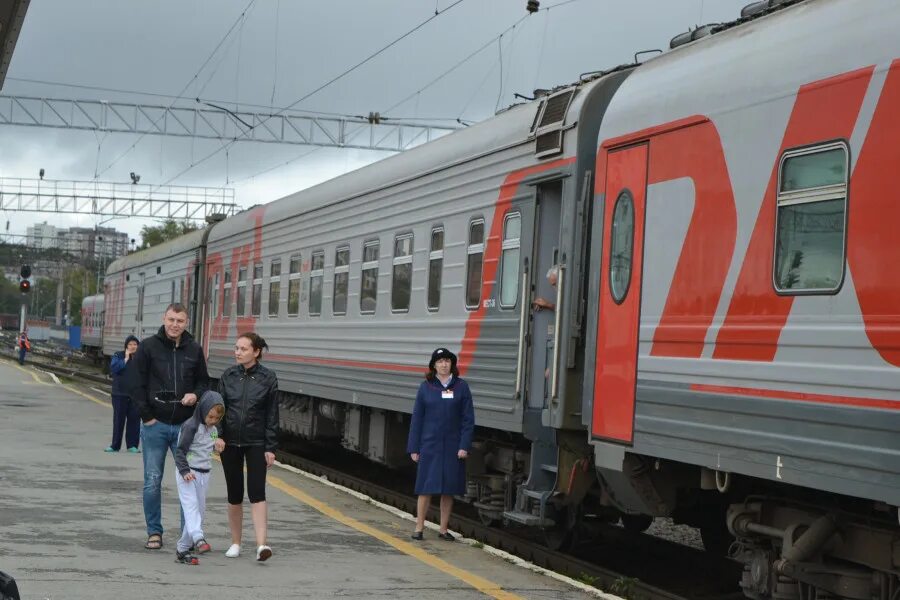 Движение поезда томск. Фирменный поезд Томич. Поезд Томск Москва. Проводники поезда Москва. Поезд Москва Пекин.