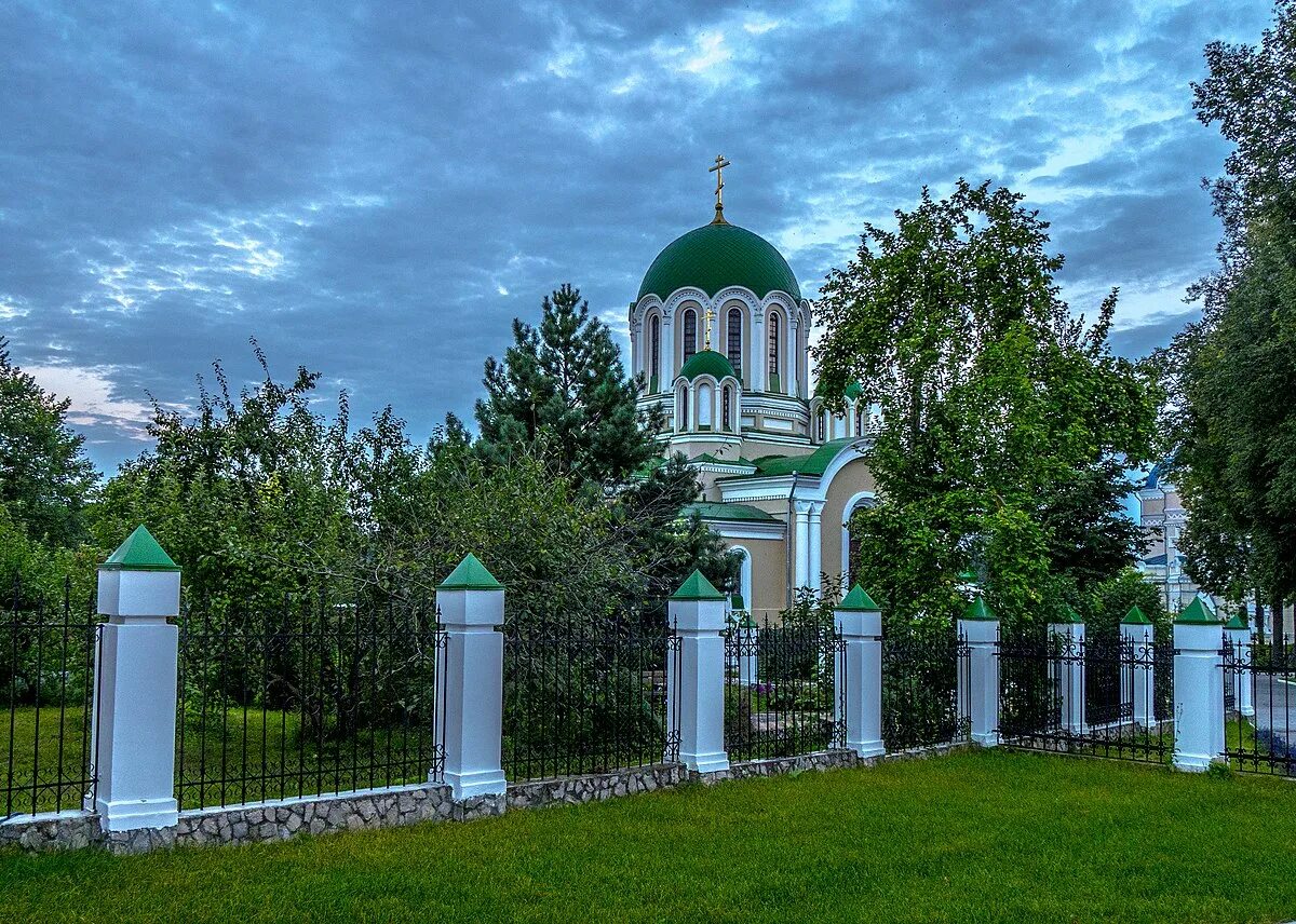 Святые калужской области. Калужская Свято-Тихонова пустынь. Тихонова пустынь монастырь. Успенская Тихонова пустынь Калужская область.