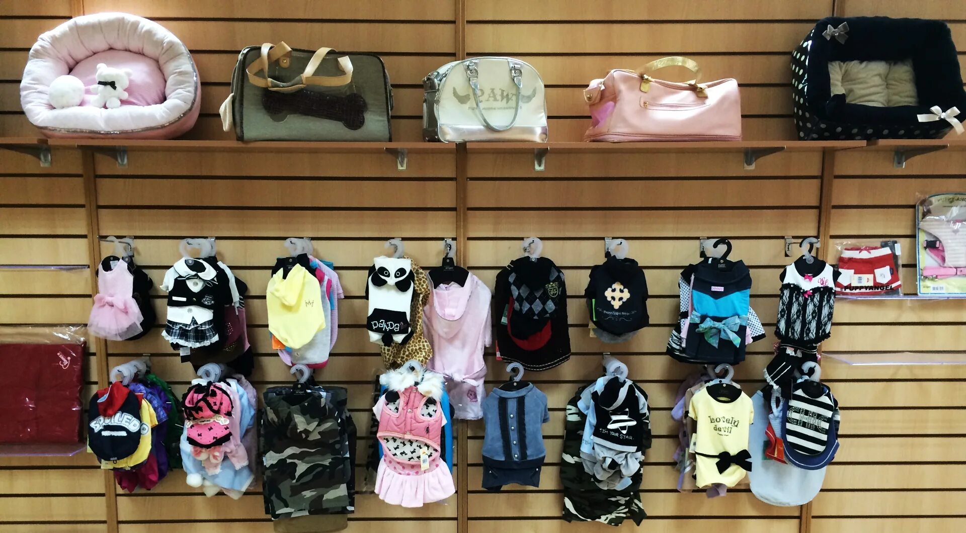 Магазин одежды для собак. Костюм собаки. Одежда для животных садовод. Теплая жилетка для больших собак. Одежда для собак на рынке садовод.