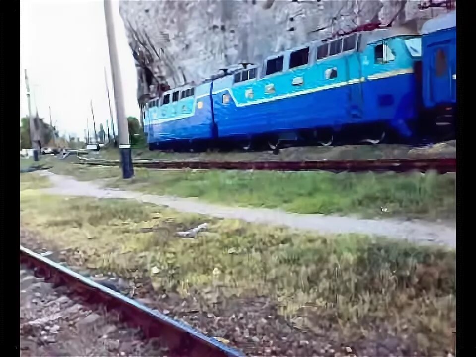 30 километровый поезд под донецком. Поезд Донецк Севастополь. Чс7 Севастополь. Скорый поезд Севастополь. Поезд Киев Севастополь