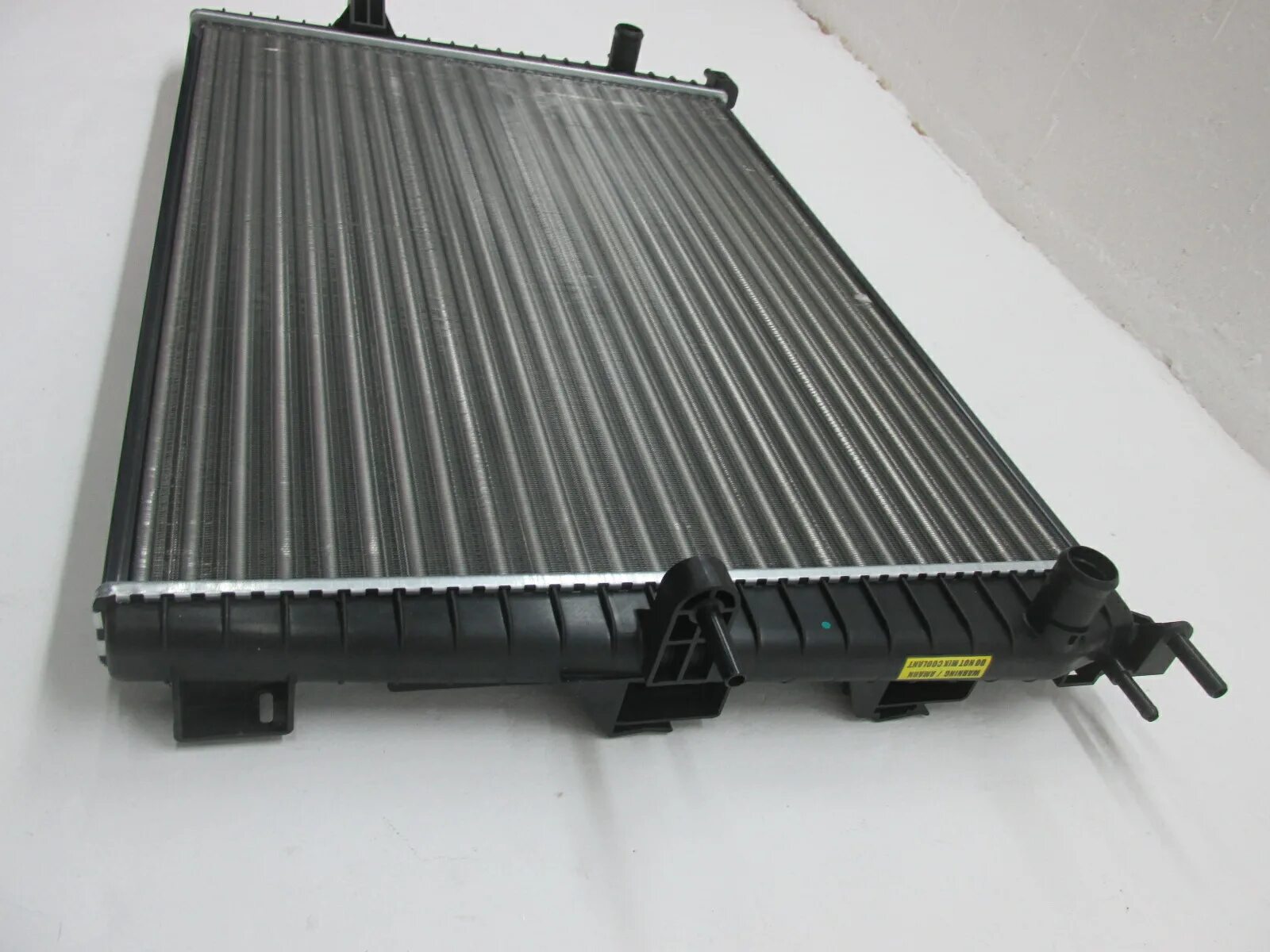 6 цена. Радиатор fluence. Радиатор кондиционера рено флюенс 1. 6. Радиатор флюенс 1.