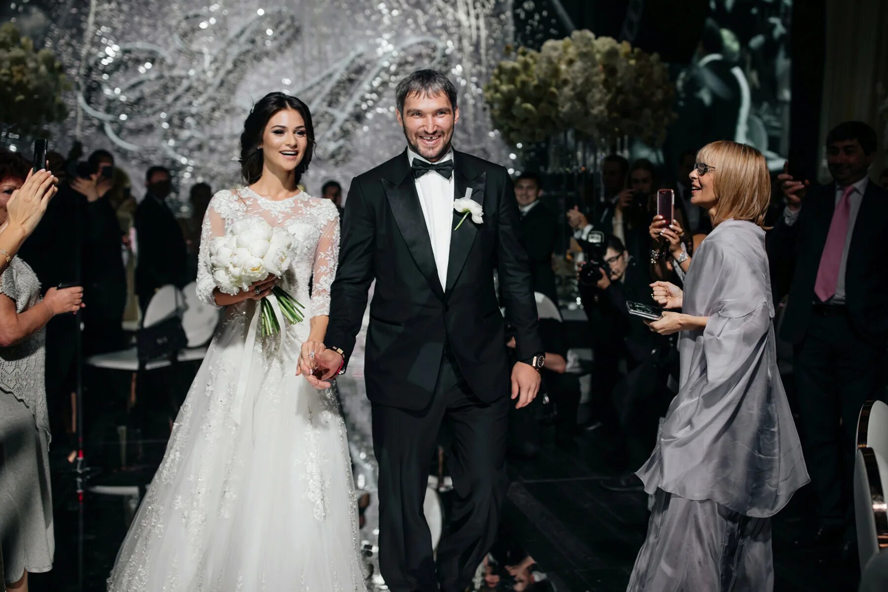 свадьба анастасии шубской и овечкина. анастасия шубская и овечкин свадьба. александр овечкин и анастасия шубская свадьба. овечкин и шубская свадьба. анастасия овечкина шубская свадьба.