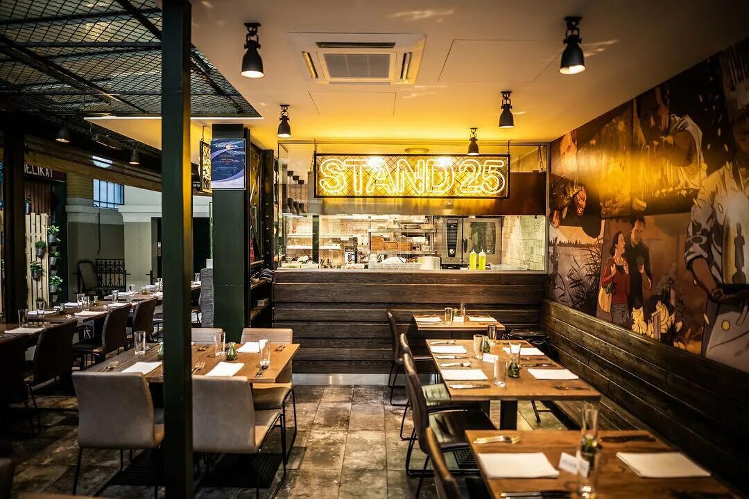 Стенд ап бар краснодар. Камеди клаб бар. Бар stand. Стендап на петровке. Стендап петровка 21.