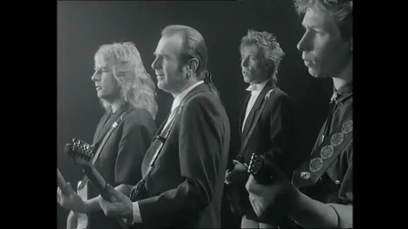 Status quo in the army. Status quo (1986). фрэнсис росси in the army now. группа status quo in the army now. status quo 80-х.