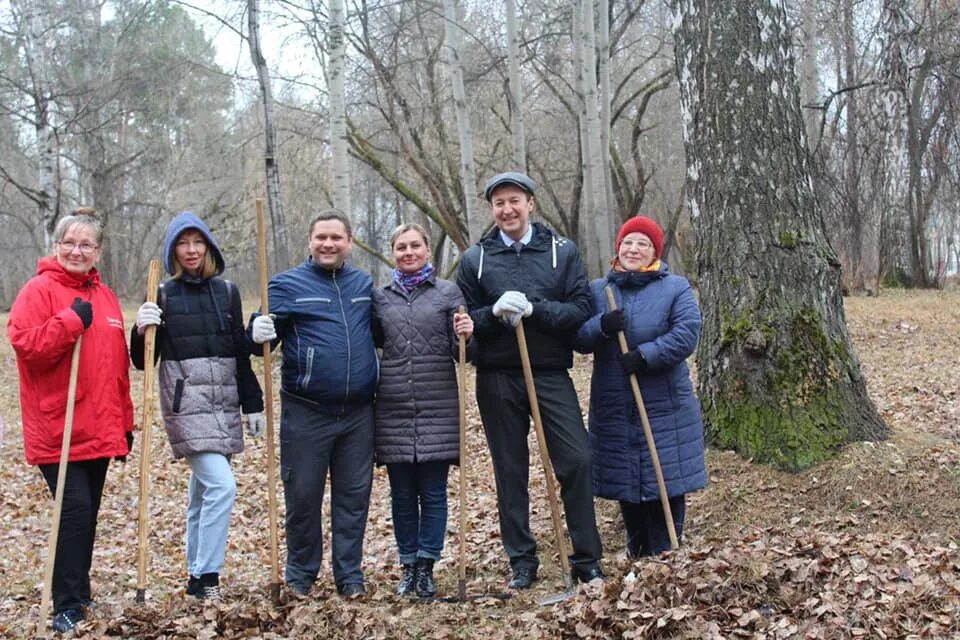 Улица бажова в краснокамске. Парк бажова краснокамск. Библиотека бажова краснокамск. Название выставки по бажову в библиотеке. Центральная библиотека краснокамск.