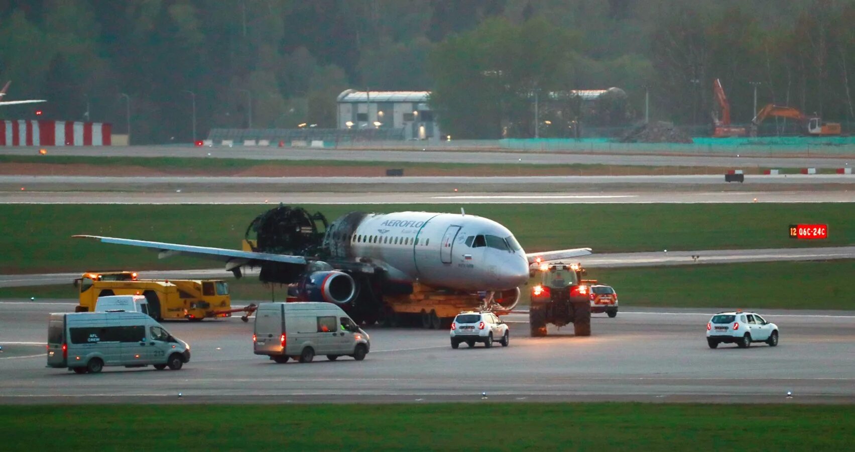 Захвачен самолет в шереметьево. SSJ 100 Шереметьево. SSJ 100 В Шереметьево пилоты. Крушение SSJ 100 В Шереметьево. Суперджет 100 Шереметьево 2019.