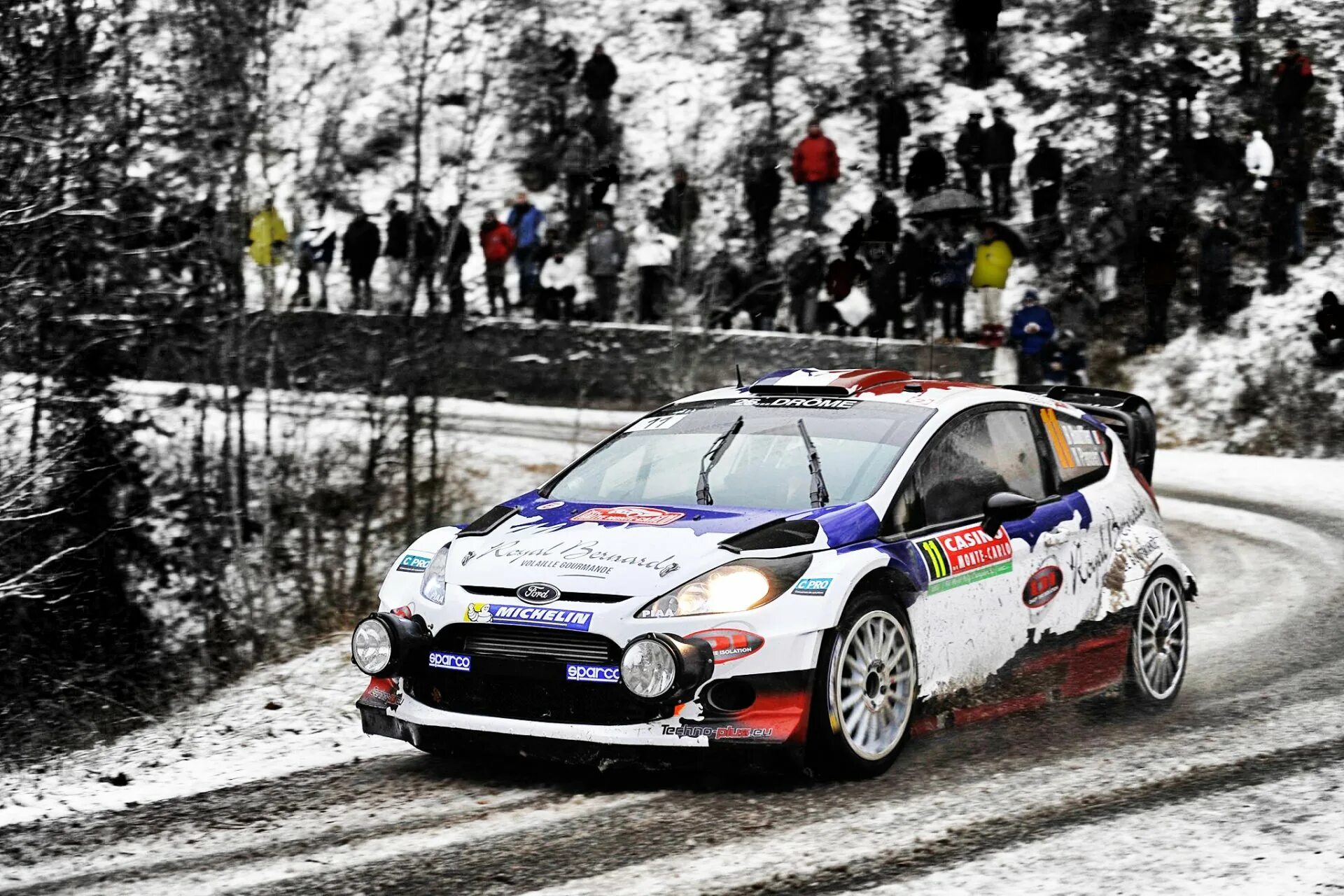 Ралли спорт. Ford Fiesta Rally WRC Winter. Ford Focus WRC 2014. Ford Fiesta WRC белая. Ford 3 Рестайлинг ралли.