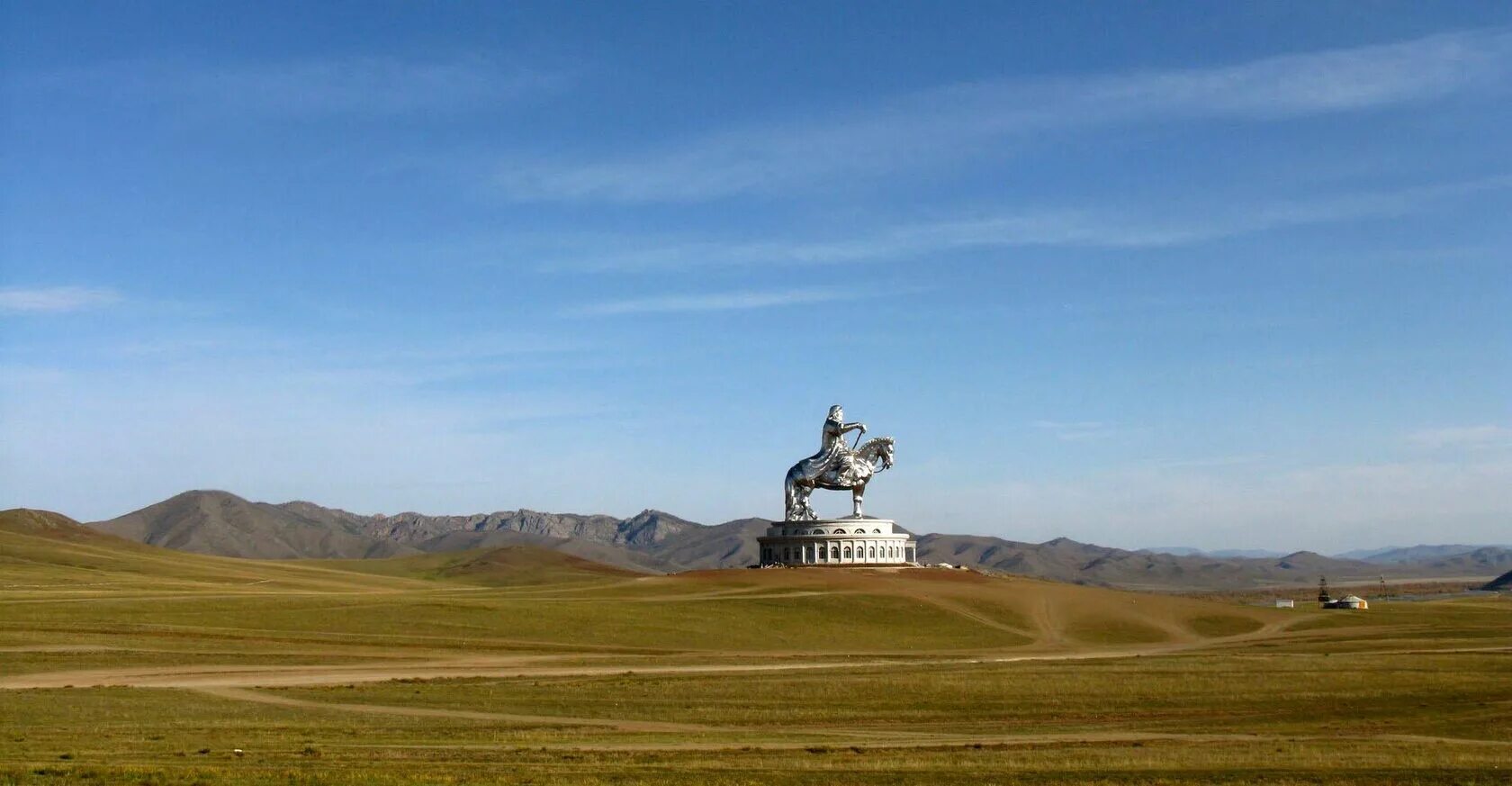 Памятник чингисхану в улан-баторе. Памятник чингисхану в монголии. Статуя чингисхана в монголии. Заамар монголия. Елын-ам монголия.