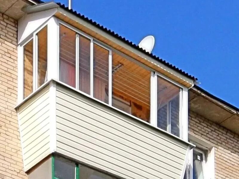 Остекление балконов казань. Остекление балконов. Застекленный балкон. Внешняя отделка балкона. Отделка балкона снаружи.