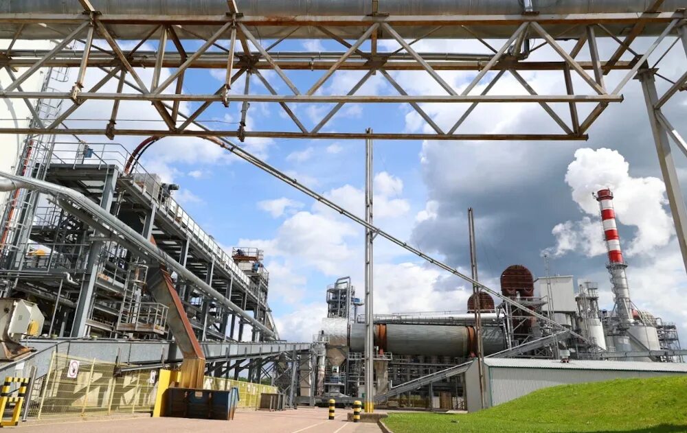 Стирол завод в челябинске. Нефтезавод аризона. Возобновление работы заводов. Донецк юзовский металлургический завод. Лиепайский металлургический завод.