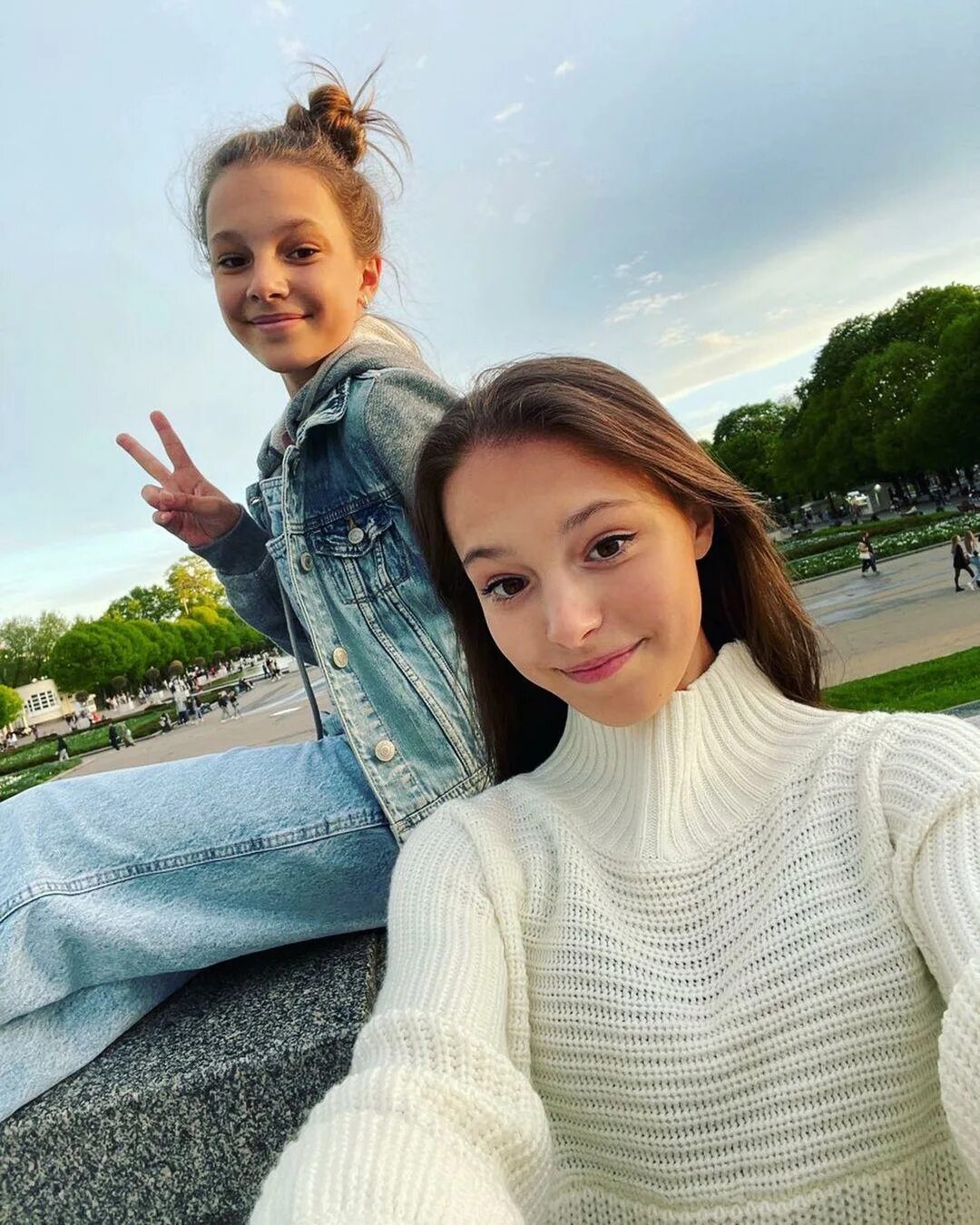 Аня щербакова и камила валиева. Ане мама. Моя мама любит. Ане мама. Картинка к стихотворению у мамы на кухне много посуды.