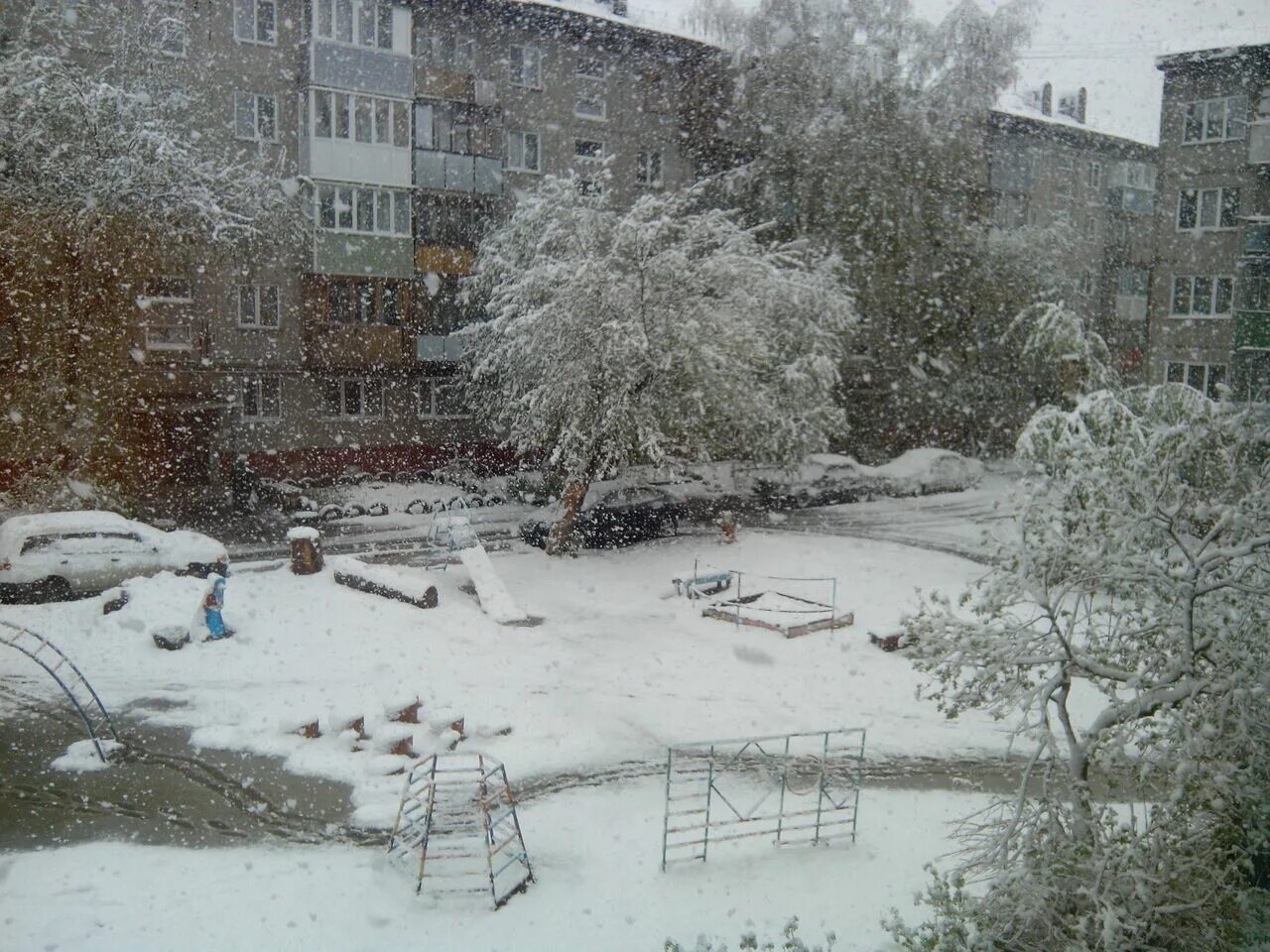 погода в горно-алтайске сегодня. пагөда на сегодня барнаул. уборка снега на улице. пагөда на сегодня барнаул. погода в барнауле.