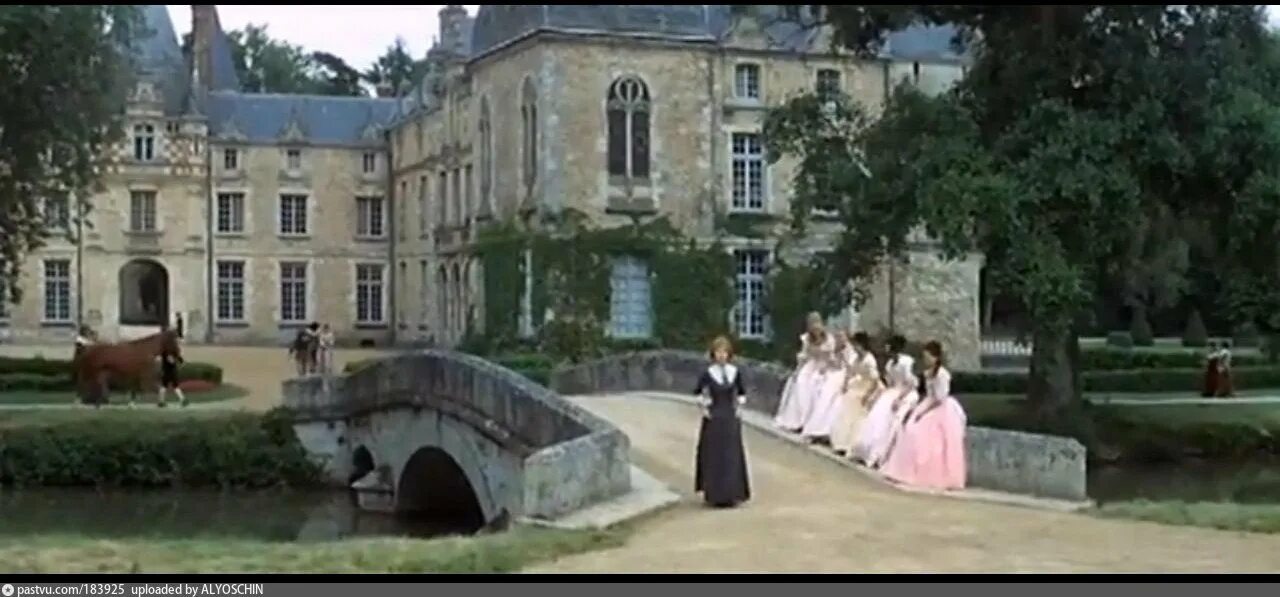 Роуз хенсбери маркиза. Замок Плесси-Бурре Франция. Франция. Замок д,Эсклимон. Шато де Эсклимонт. Замок дю Плесси Бельер.