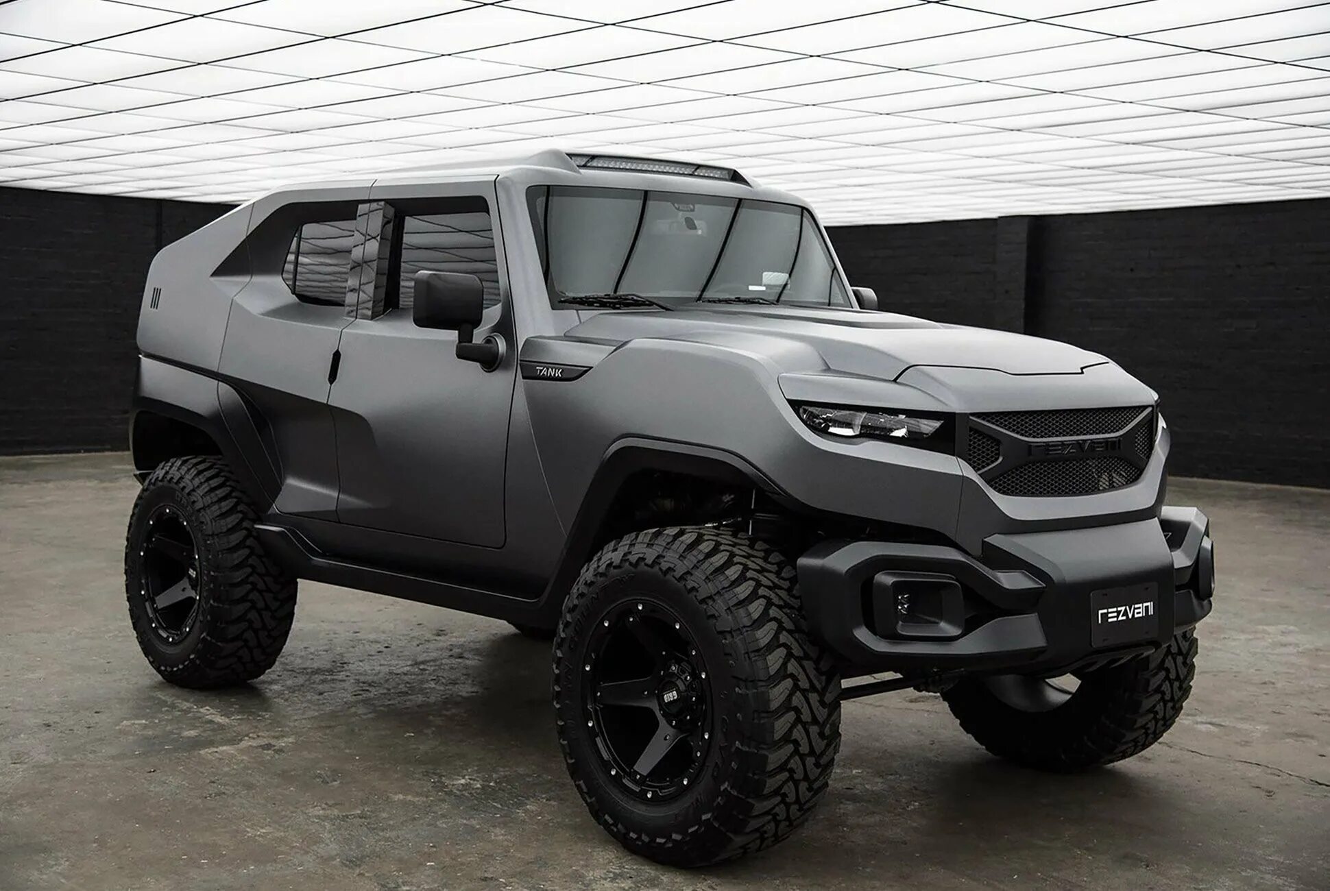 Автомобиль танк страна производитель. Rezvani Tank SUV. Rezvani Tank 2020. Внедорожник Резвани танк. Rezvani Motors Tank 2018.