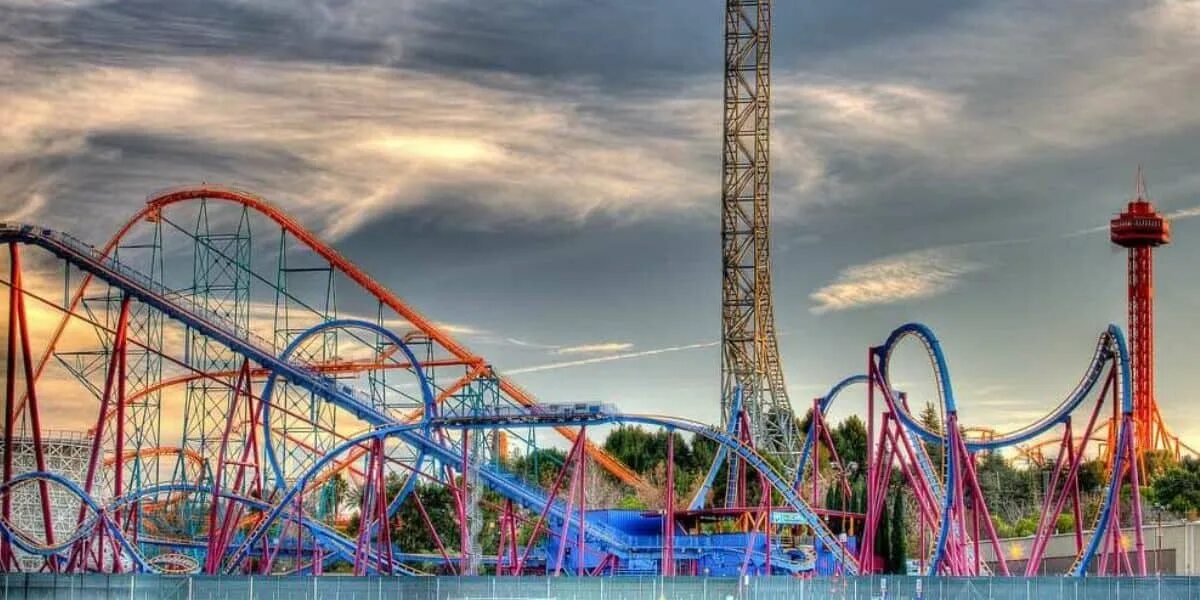 Six Flags парк аттракционов США. Парк сикс Флэгс Лос Анджелес. Лос Анджелес американские горки. Magic Mountain Лос Анджелес горки.