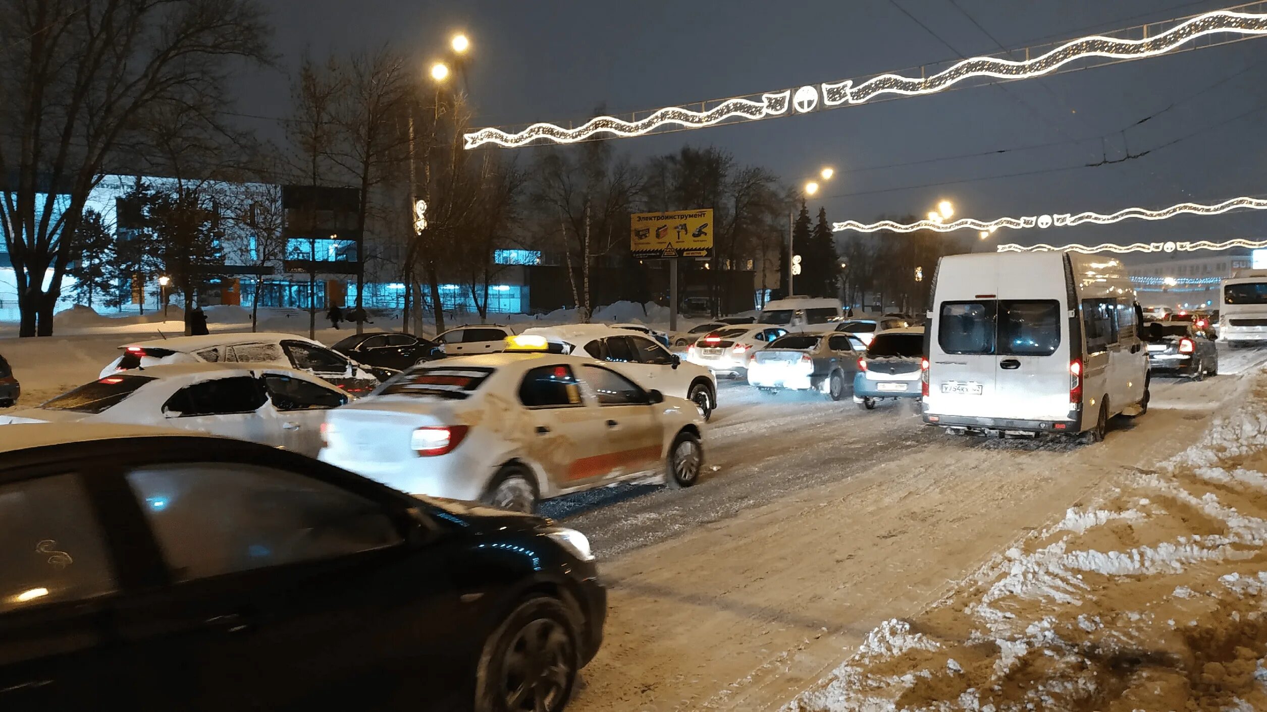 Тревога уфа сегодня. Пробка в Уфе зимой. Пробки Уфа. Фото автомобильных пробок в Уфе.