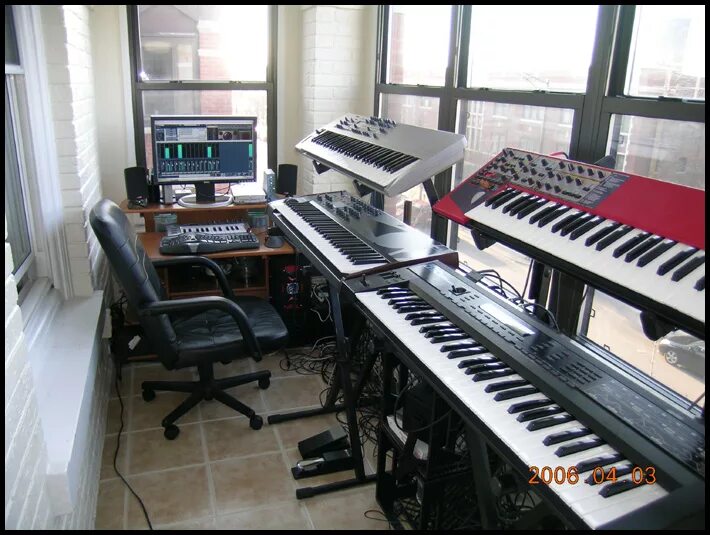 Музыкальный балкон последний выпуск. Музыкальный балкон. Музыкальный балкон. Музыкальный балкон. Открытый балкон.