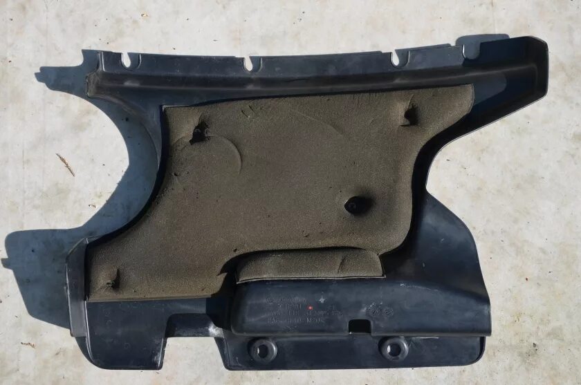 Пластик салона т т4. Стеклопластик vw t4. Пластик багажника ваз 2106. Кузовные детали фольксваген т4. Крышка моторного отсека vw т5.