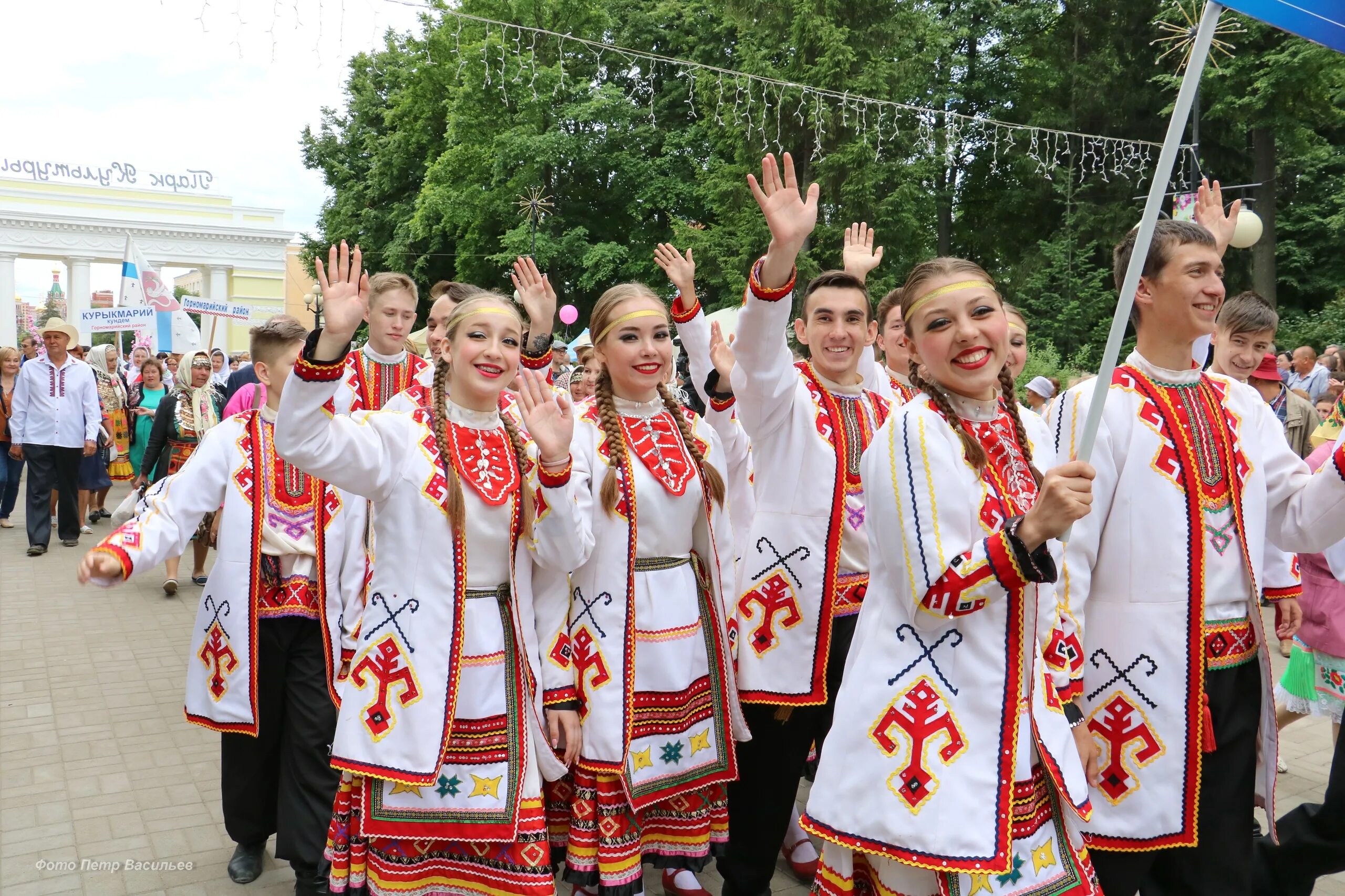 Национальный день марий эл. Пеледыш Йошкар Ола. Пеледыш пайрем Йошкар Ола. Йошкар-Ола марийцы. Республика Марий Эл национальные праздники Пеледыш пайрем.