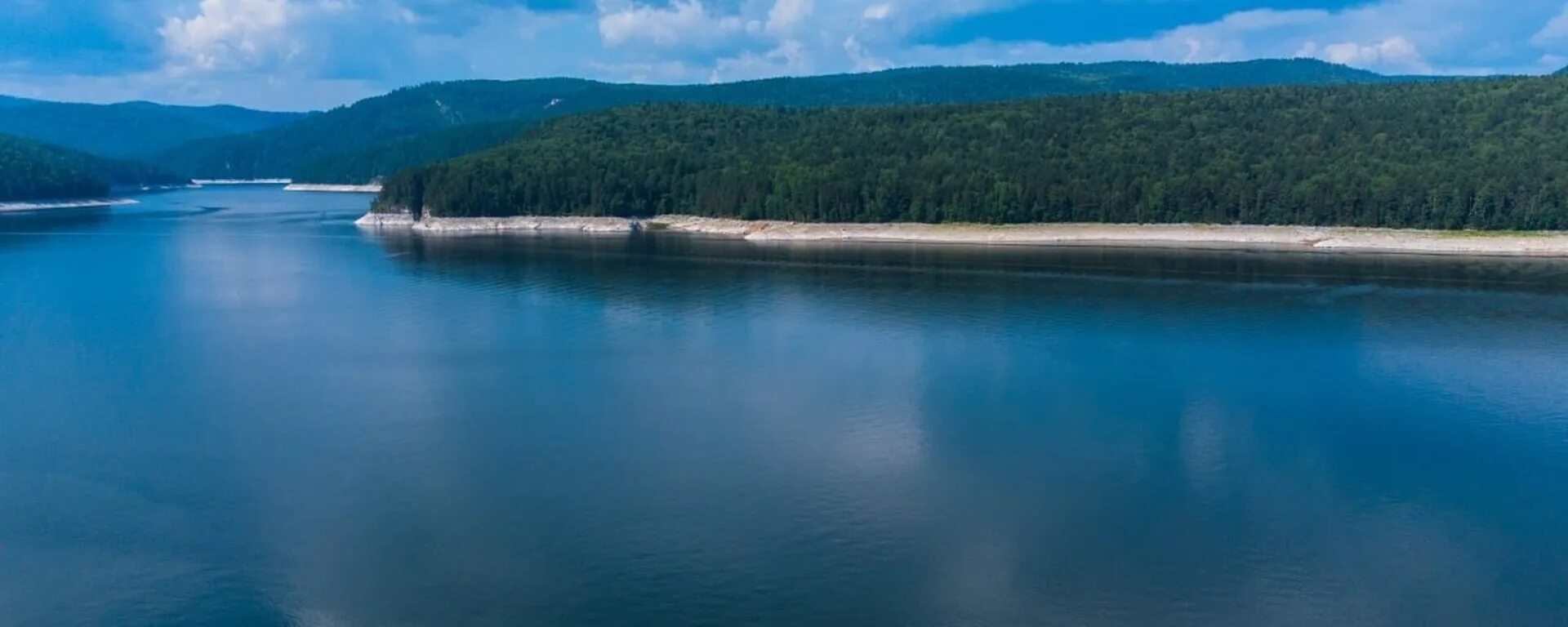 Красноярское море пик. Красноярское водохранилище фото. Красноярское водохранилище. Залив ижуль красноярское море. Красноярское водохранилище.
