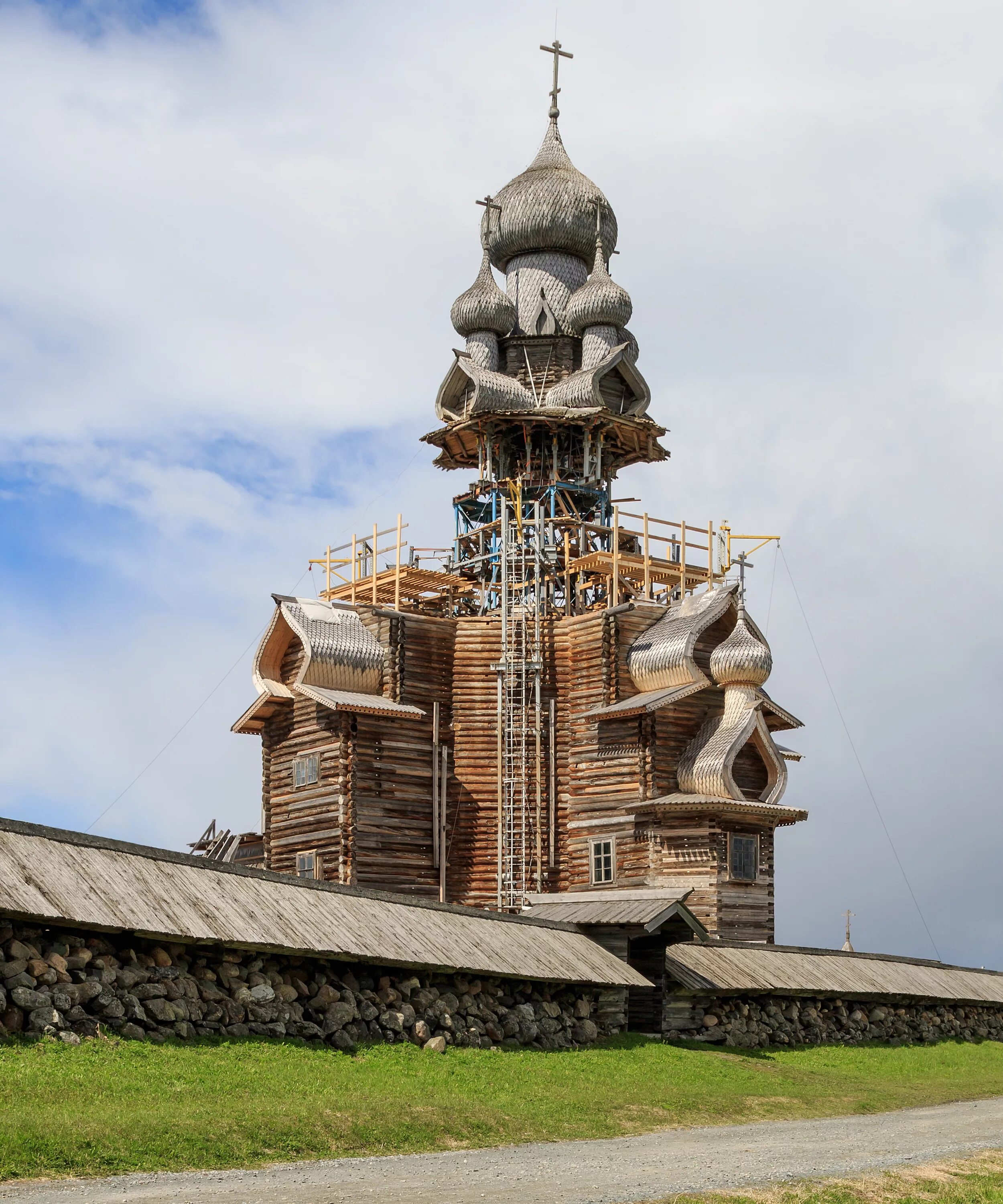 Кижи преображение. Кижи церковь преображения господня. церковь преображения господня на острове кижи. преображенская церковь в кижах. церковь преображения господня остров кижи республика карелия.