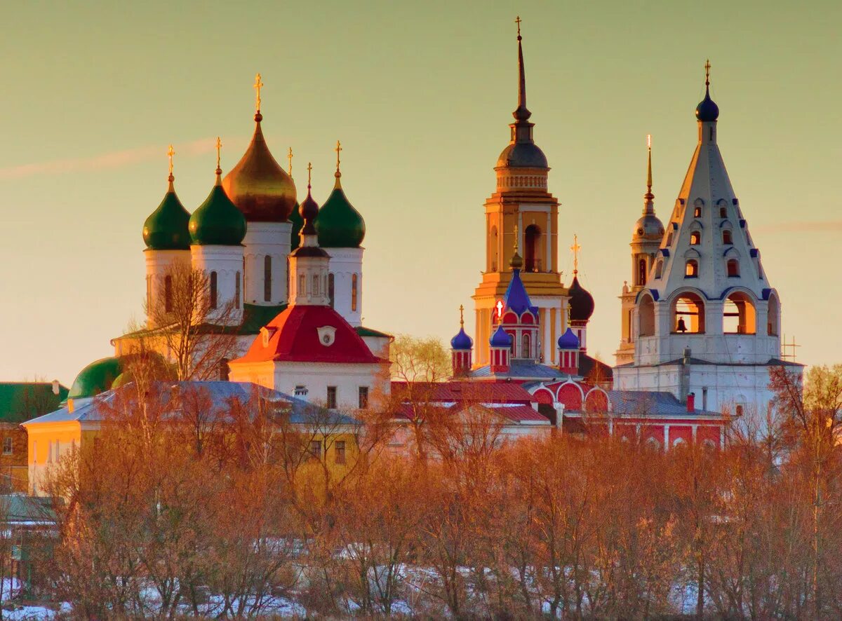 Святыни коломенского. Коломенский Кремль Коломна. Коломенский Кремль Церковь. Коломна церкви Кремля. Церкви Коломна старый город.