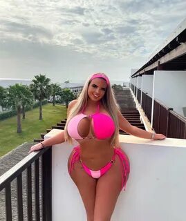 Bimbos and Dolls on Tumblr 