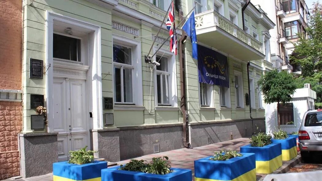 Посольство Британии в Киеве. Посольство Украины в Великобритании. Российское посольство в Британии. Посольство Турции в Киеве.