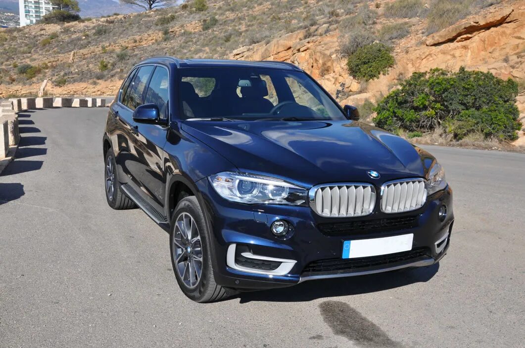 Bmw x5 цвета. БМВ х5 f15. BMW x5 f15 синий. БМВ х5 f15 дизель. BMW x5 f15 Diesel.