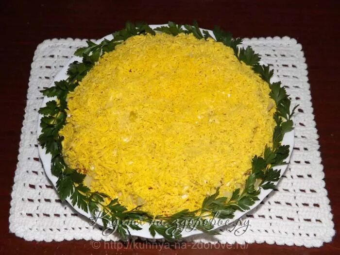 рецепт салата мимозы без сливочного масла. как в мимозе класть сливочное масло. рецепт салата мимозы без сливочного масла. салат мимоза со сливочным маслом. форма для салата мимоза.