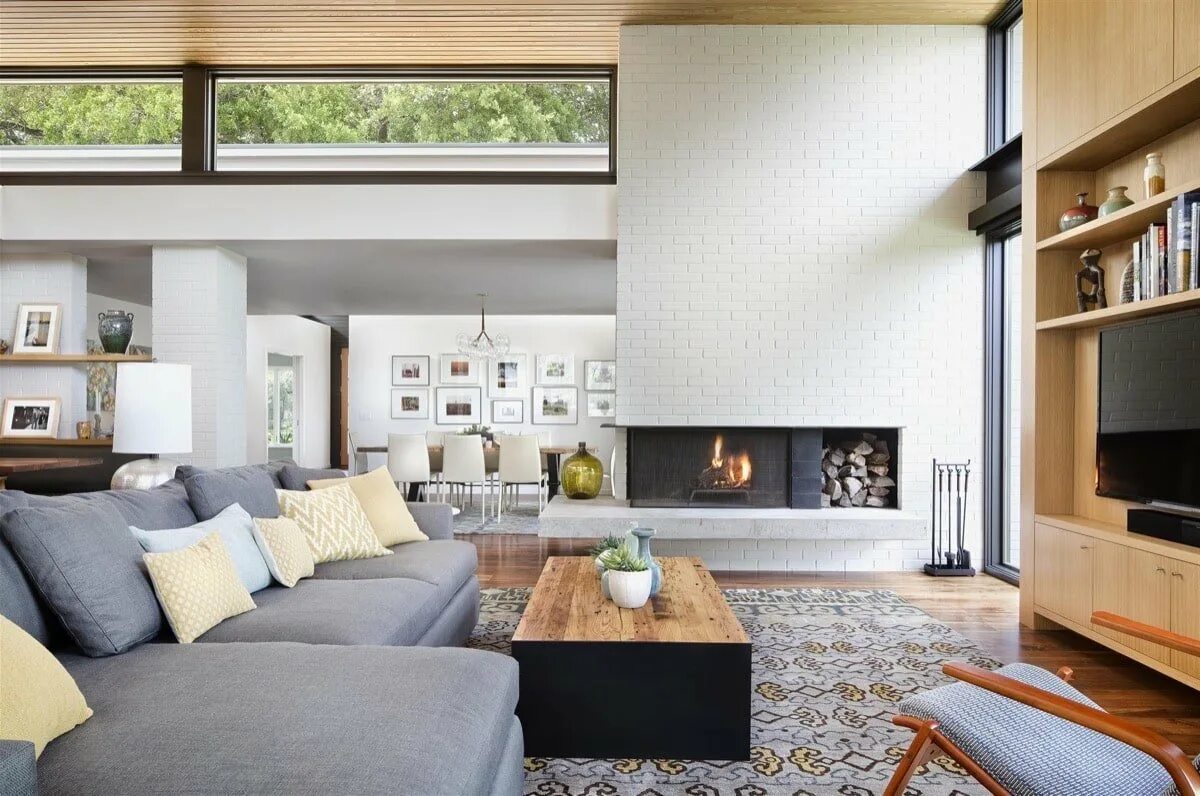 Большая гостиная. Красивые интерьеры домов. Современные гостиные в доме. Гостиная с камином в современном стиле. Современная гостиная с камином.