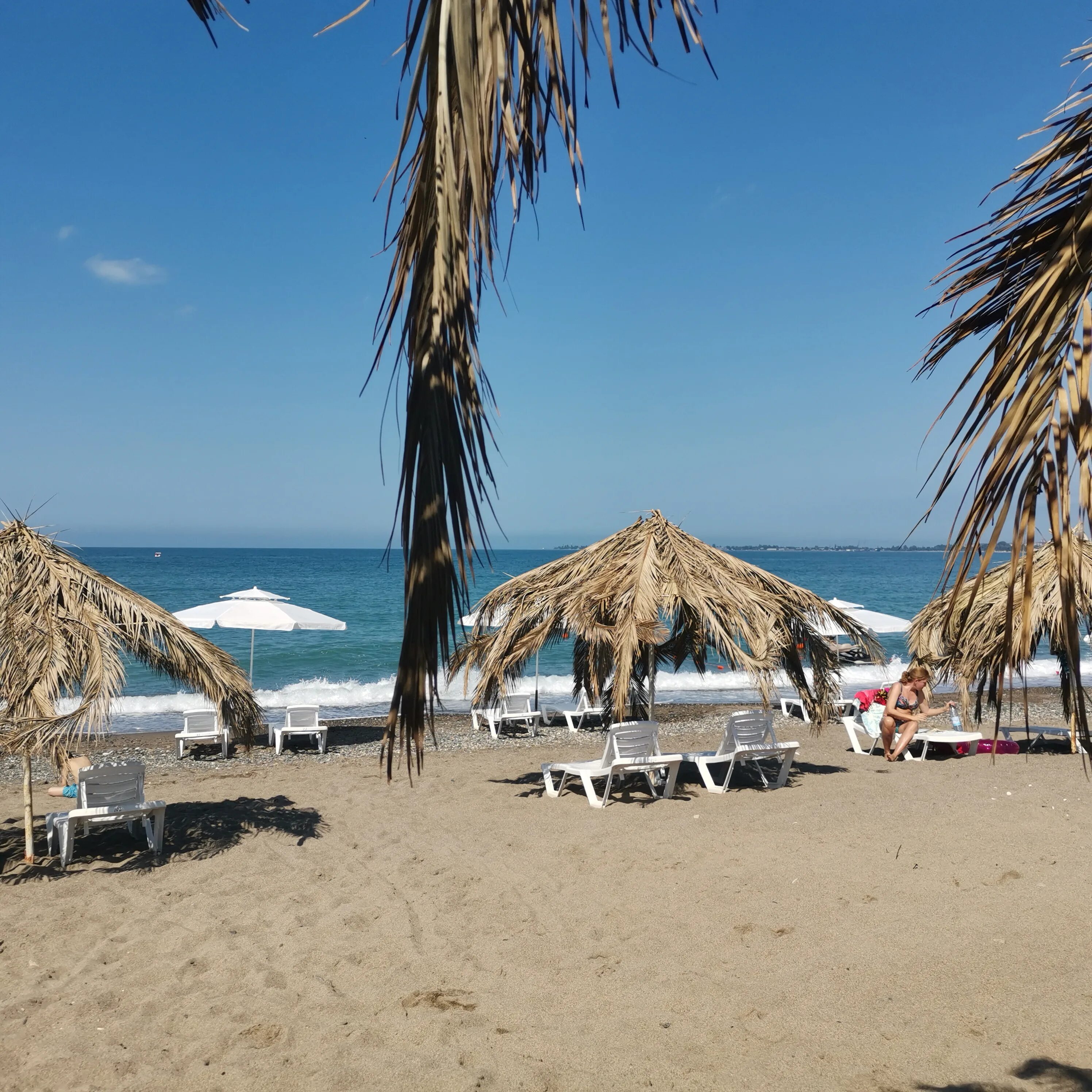 Пляж мокко в сухуми. Мокко бич сухум. Пляж рядом с мокко. Пляж мокко абхазия. Пляж рядом с мокко.