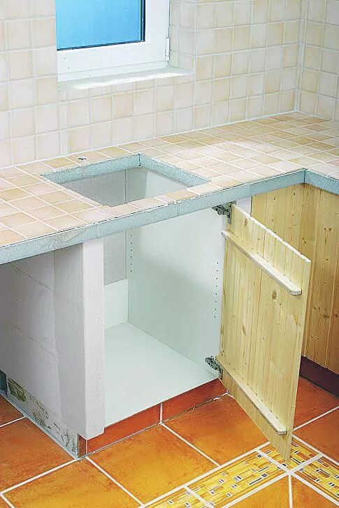 Кухни из газоблока. Столешница из плитки на кухню. Кухонная столешница из бетона. Кухонный гарнитур из плитки. Кухонный гарнитур из кирпича.