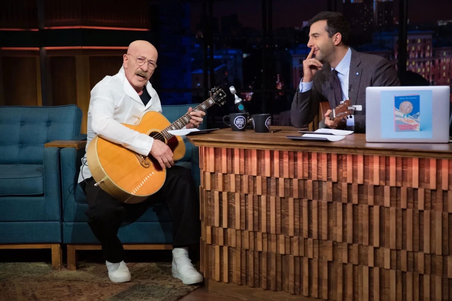 вечерний ургант ютуб. иван ургант шоу вечерний ургант. вечерний ургант пустая студия. ургант вечерний ургант. вечерний ургант ютуб.