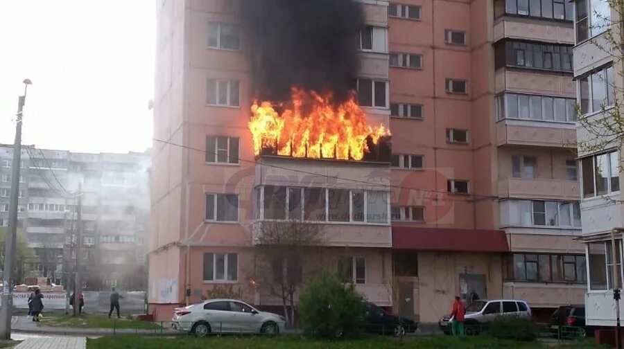 Когда дадут воду в железногорске курской сегодня. Пожар в Железногорске Курской области. Пожар Железногорск Курская область. Железногорск Курская область улица Энтузиастов дом 2. Пожар в городе Железногорске Курской области 6 апреля.