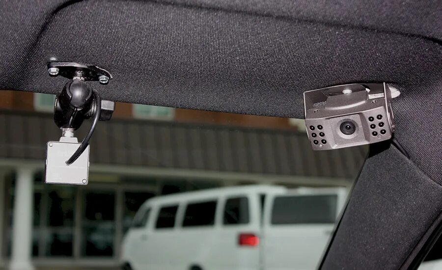 Авторегистратор dvr hr5066. Видеонаблюдение в салоне автомобиля. Камера видео машина. Камера видео машина. Maxima x700 видеорегистратор.