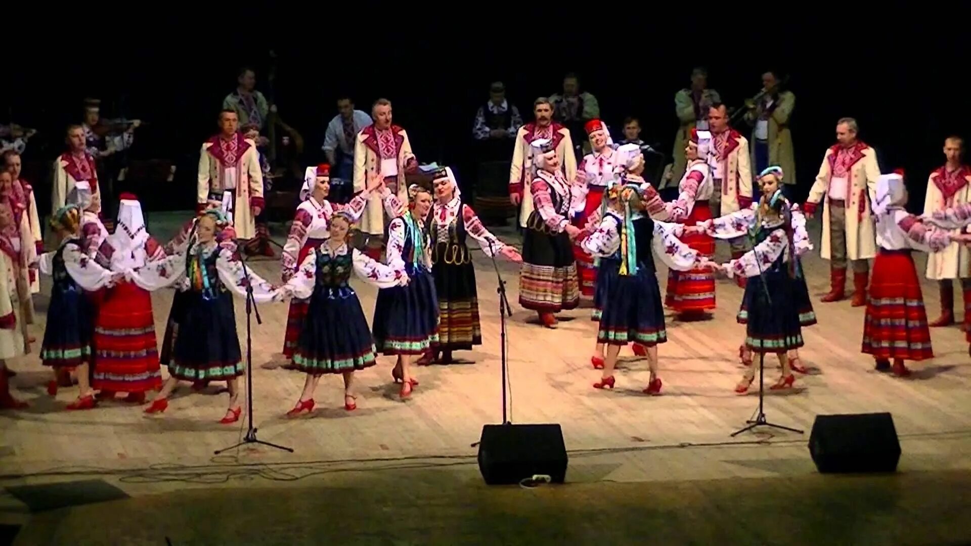 Волынский народный хор. Казаки танцуют. Ukrainian Folk Dancers.