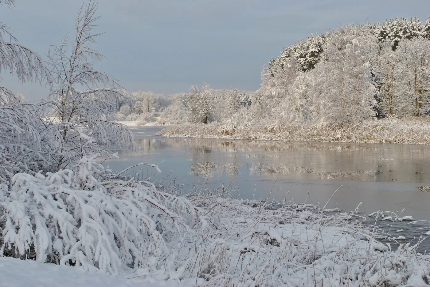 Зима разлука. Метель кружит. Была зима татьянин день. Снег кружится и падает. Белоснежная зима.