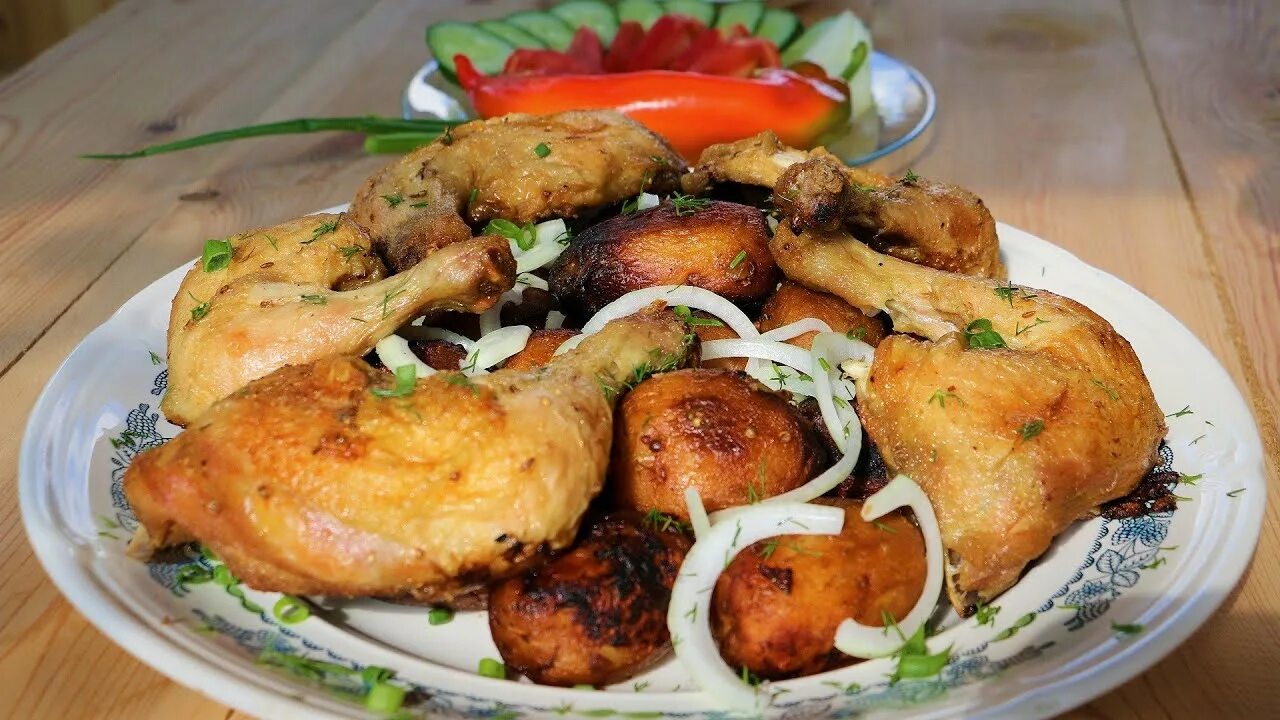 Казан кебаб из курицы с картошкой в казане. Курица с картошкой в казане. Курица в казане вкусный рецепт. Картошка в казане картинка. Блюда из курицы в казане на костре.