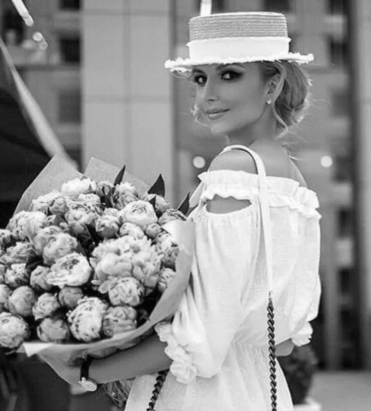 в жизни особы все. в жизни особы все. а боги смеялись всё утро и вечер смешила их фраза. случайная встреча цитаты. статусы про разлучниц.