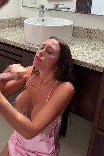 Как вы называете симпатичную студентку, которая любит сперму? 