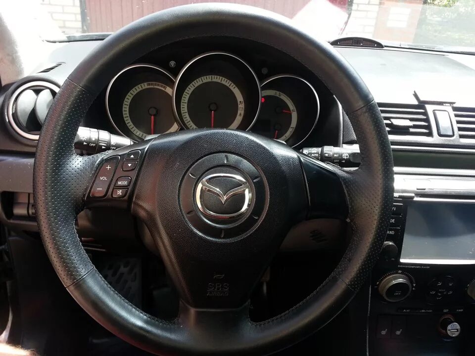 Мазда 3 2006 руль. Руль Мазда 3 БК. Mazda 3 BK Оплетка. Руль наппа Мазда 3 БК. Рулевое мазда 3 бк