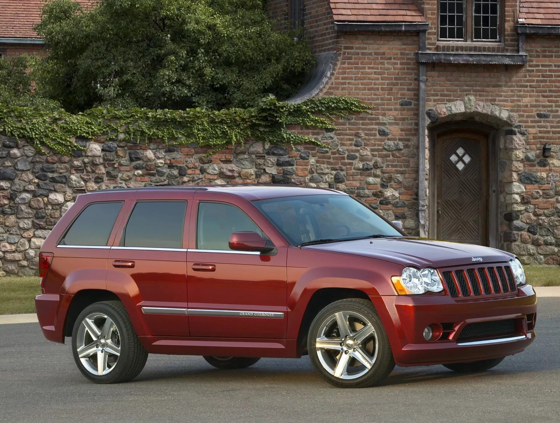 Машина джип фото. Jeep Grand Cherokee srt8. Джип Чероки 2009. Джип Гранд Чероки 2009 СРТ. Jeep Grand Cherokee srt8 2009.