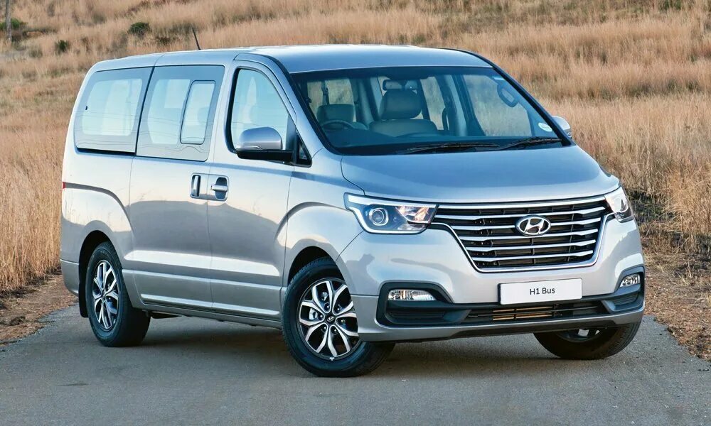 Микроавтобус новый 8 мест. Hyundai starex h1 2018. Hyundai h1 новый. Hyundai h-1. Рено трафик 2019.