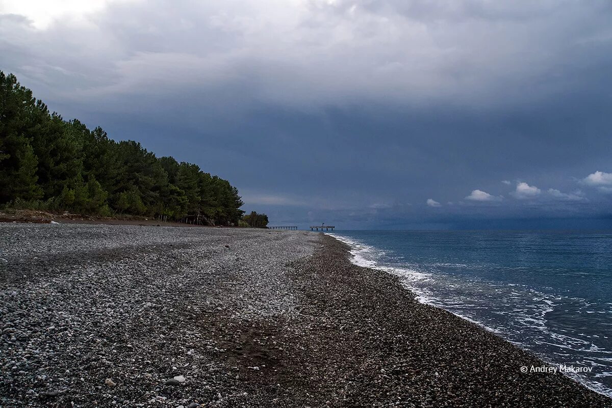 Погода в пицунде вода в море. Пицунда Абхазия. Мыс Пицунда Абхазия. Лдзаа Абхазия зимой. Пицунда Лдзаа бухта.