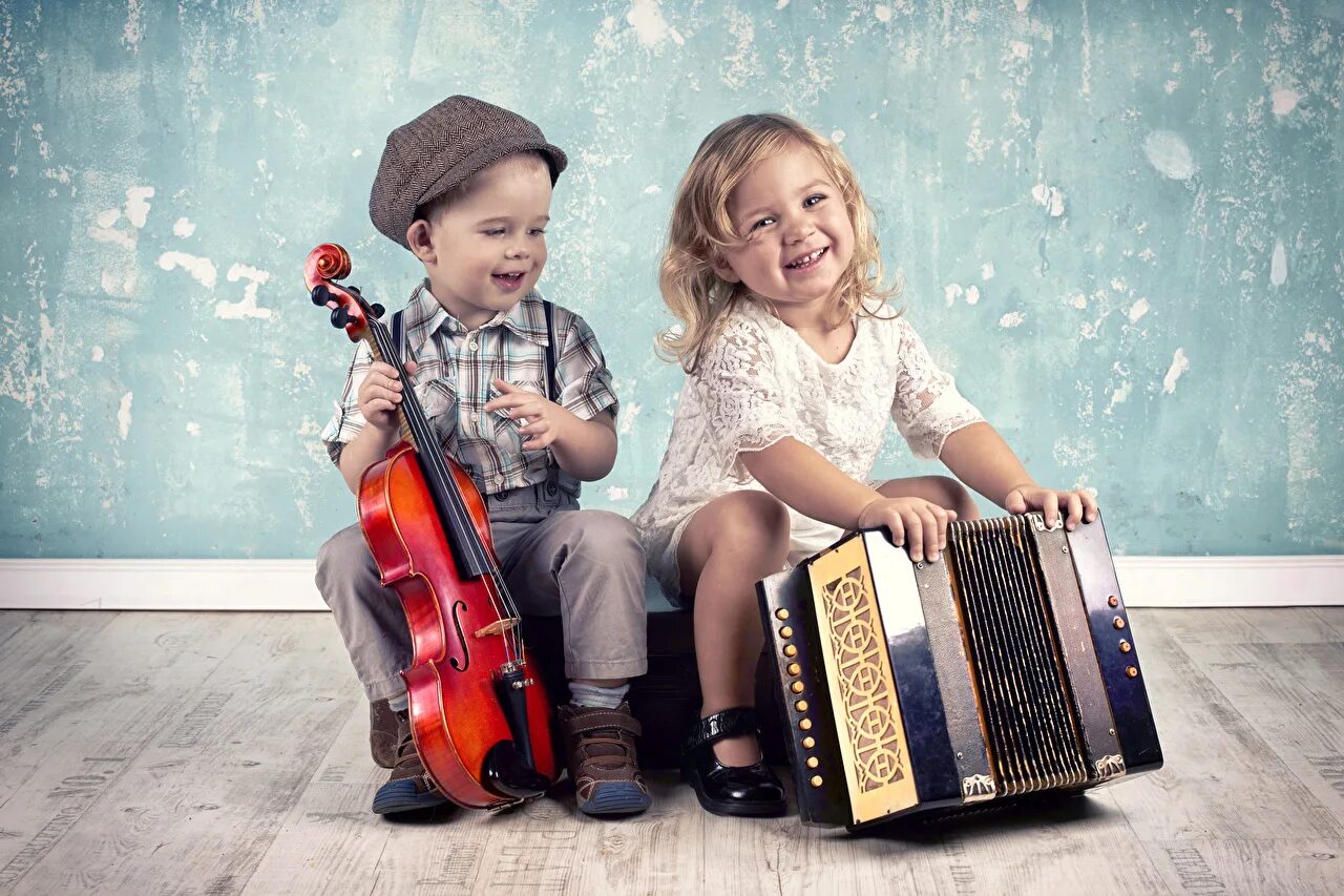 Новая песня про детей. Музыкальные инструменты для детей. Талантливые дети. Дети с музыкальными инстр. Дети музыканты.